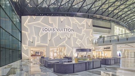 abu dhabi airport louis vuitton